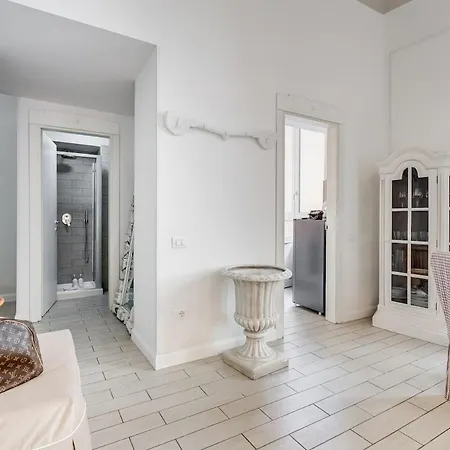 Trevi Linda Apartment- Your Italian Holidays Roma