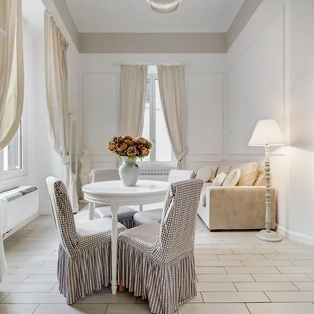Trevi Linda Apartment- Your Italian Holidays Roma