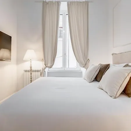 Trevi Linda Apartment- Your Italian Holidays *