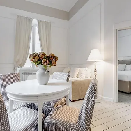 Trevi Linda Apartment- Your Italian Holidays Roma