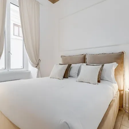 Trevi Linda Apartment- Your Italian Holidays *