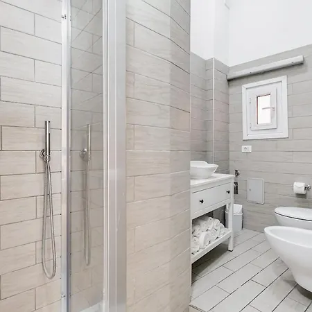 Trevi Linda Apartment- Your Italian Holidays *
