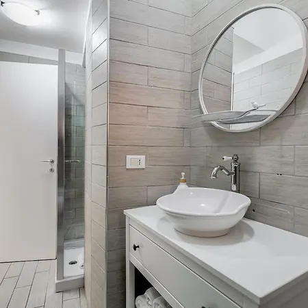 Trevi Linda Apartment- Your Italian Holidays